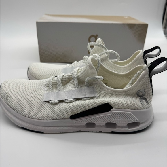 ON Cloudeasy Sneaker in Undyed-White & Black NWTIB - Picture 2 of 13